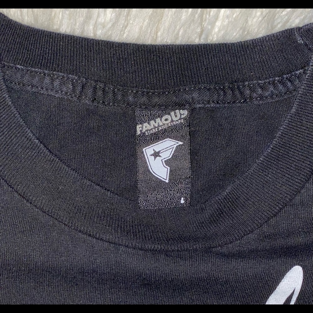 FAMOUS Tshirt - Picture 2 of 3